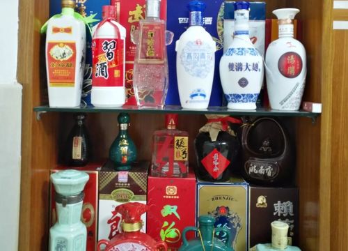 四川70歲大爺曬藏酒,滿屋白酒引起熱議,網友 老爺子不是一般人